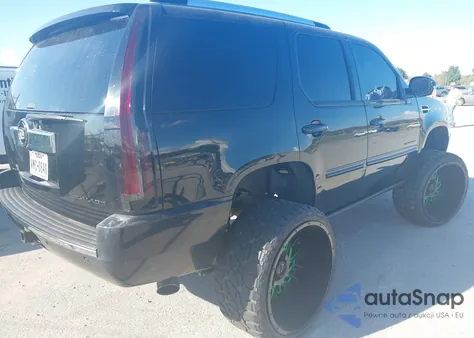 2007 Cadillac Escalade Standard z USA, uszkodzony, nr VIN 1GYEC63817R373632